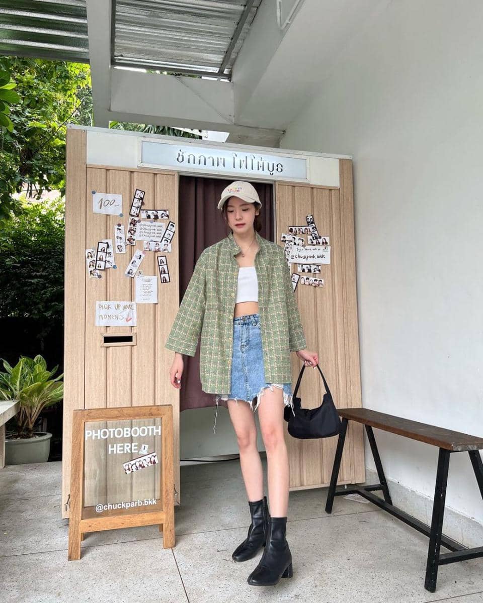 style casual dengan kemeja ala June Wanwimol (instagram.com/junewanwimol19)