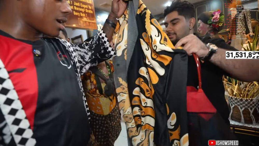 potret batik yang Speed dapat di Indonesia (youtube.com/@IShowSpeed)