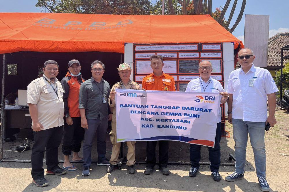 BRI Salurkan Bantuan ke Korban Gempa Garut dan Bandung