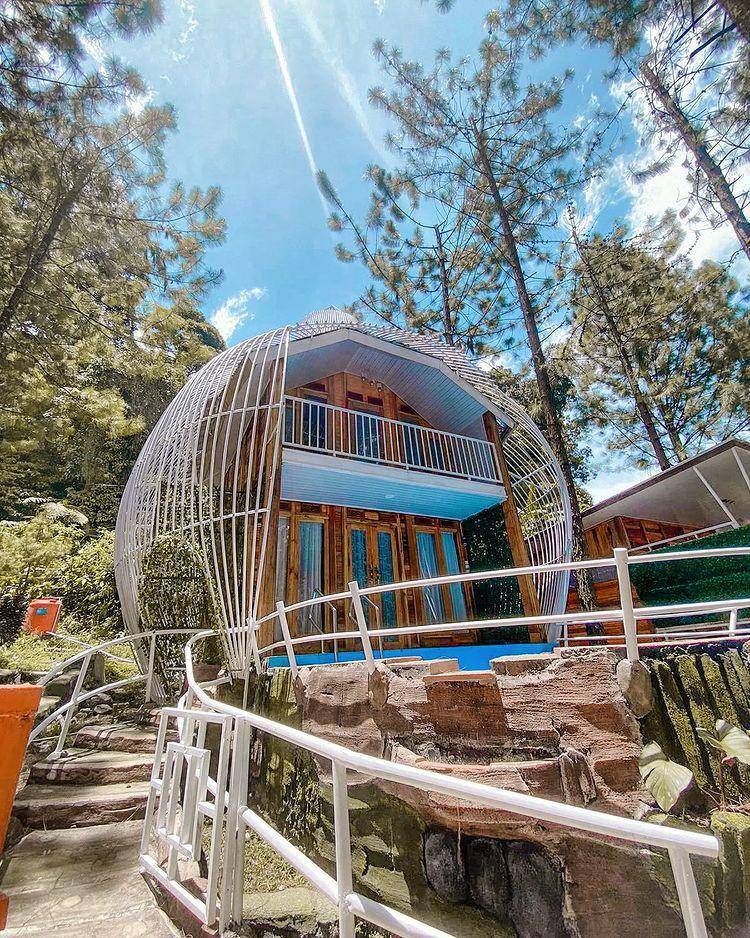 salah satu penginapan di Curug Cipamingkis Luxury Glamping (instagram.com/curugcipamingkisofficial)
