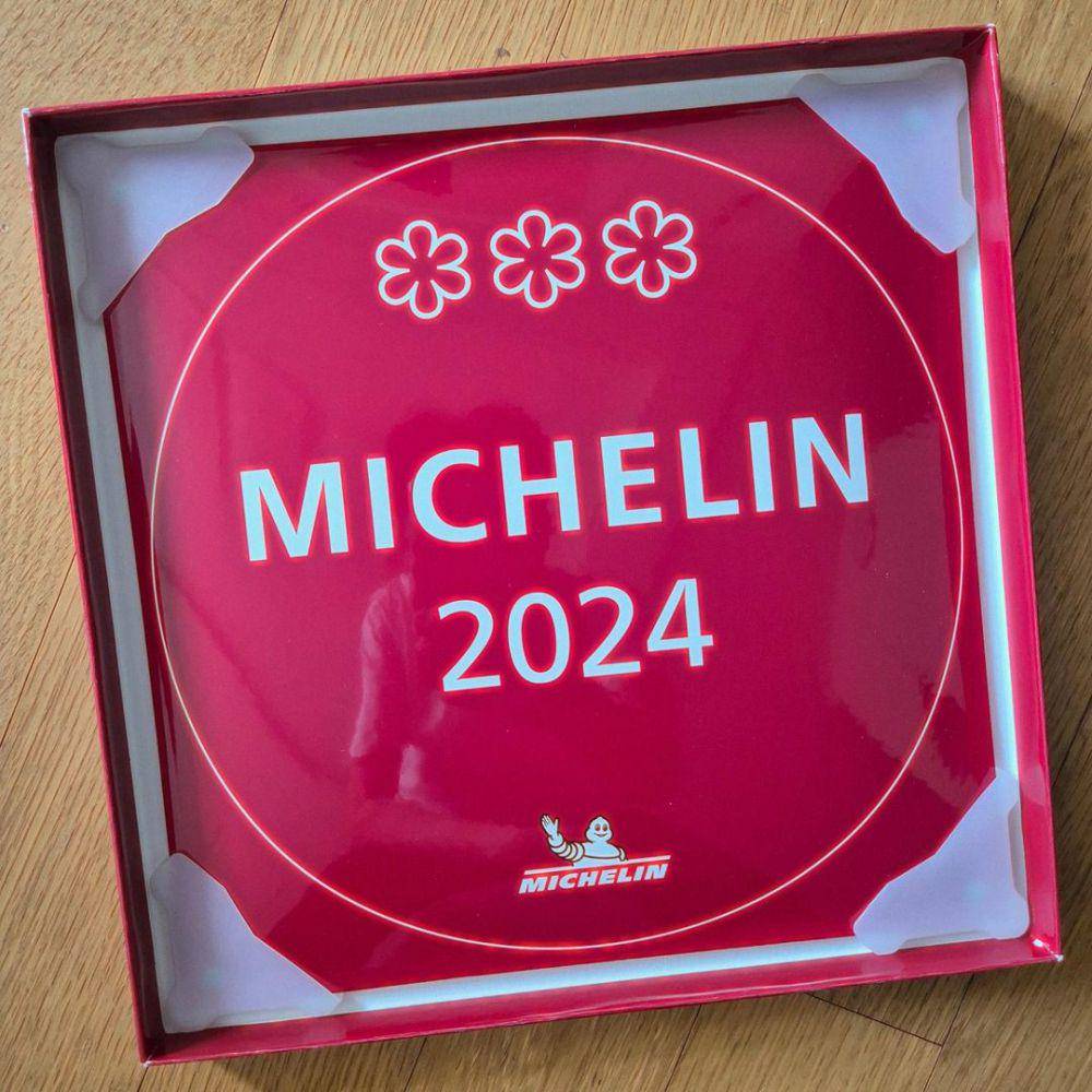 potret penghargaan bintang 3 Michelin chef Anh Sung Jae (instagram.com/sungmosu)