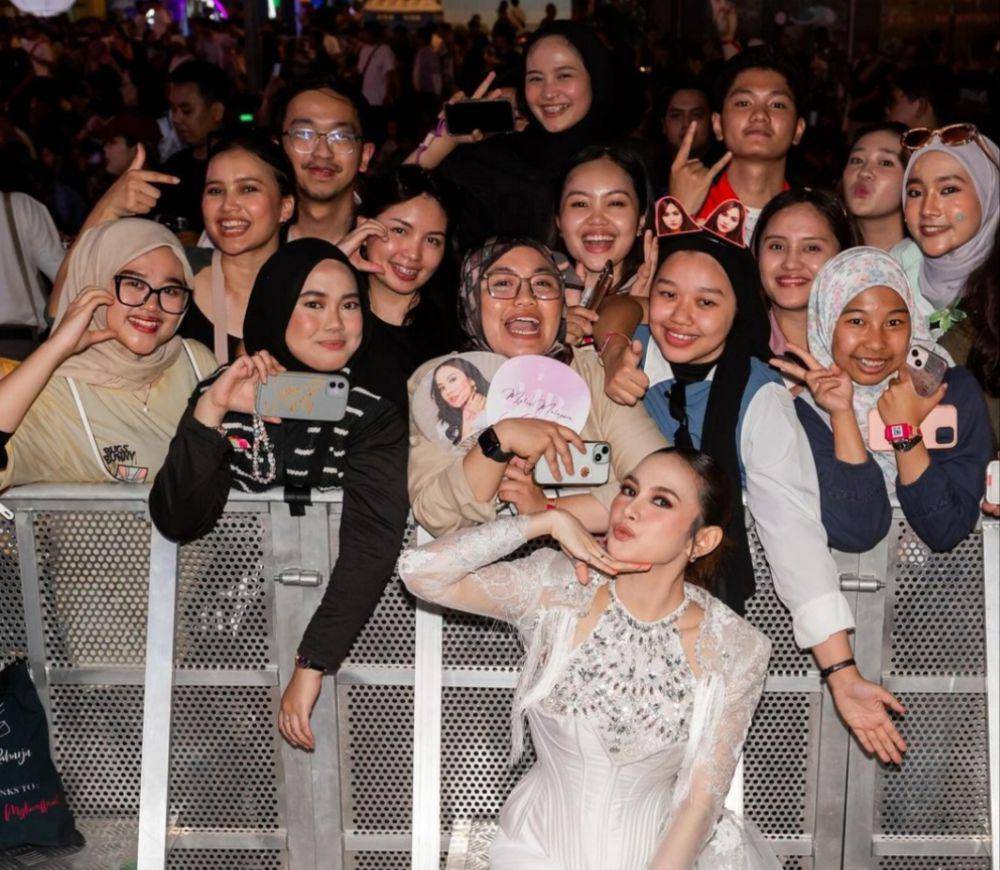 potret Mahalini Raharja manggung di Pestapora (instagram.com/mahaliniraharja)