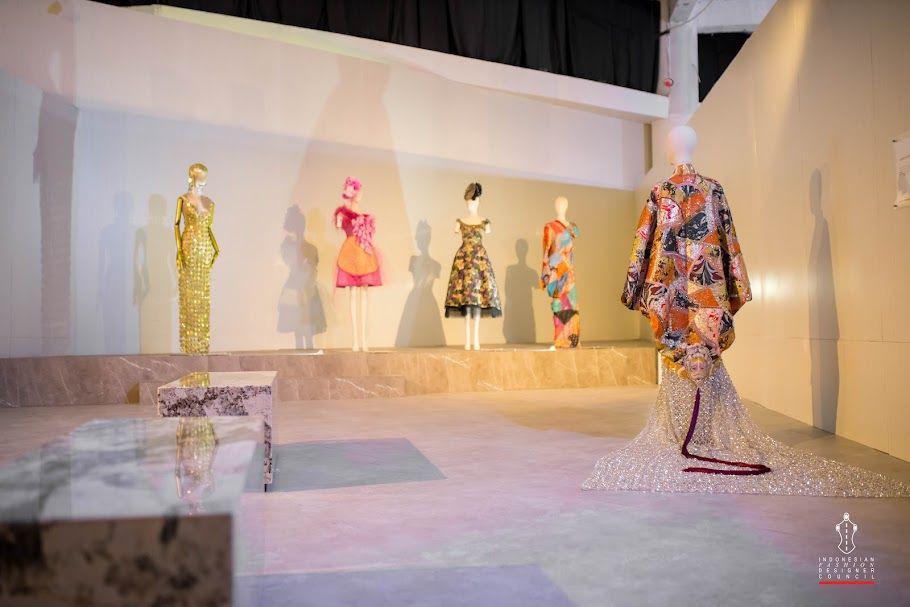 12 Karya Desainer di Gaya Installation, Ekshibisi Fashion Free Entry!
