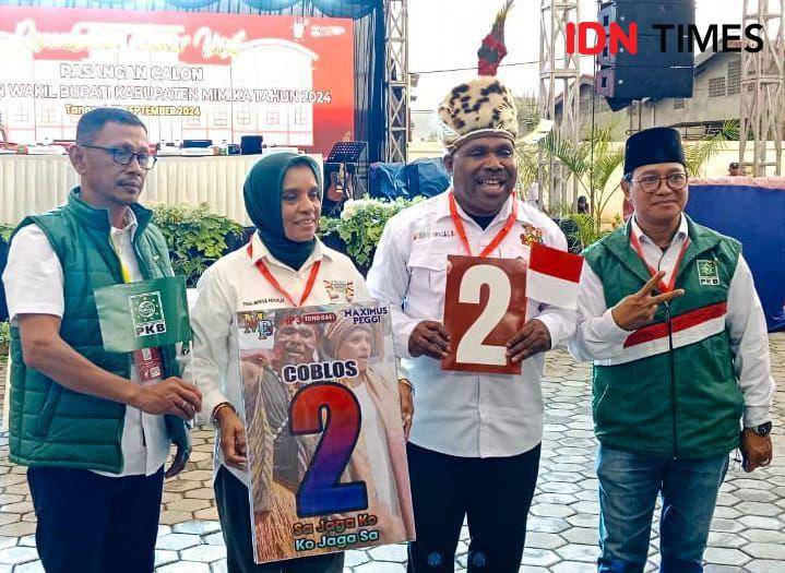 Maximus Tipagau dan Peggi Patricia Pattipi mendapatkan nomor urut 2 dalam Pilkada Mimika tahun 2024. (IDN Times/Endy Langobelen)