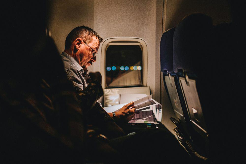 5 Tips Menyesuaikan Diri dengan Zona Waktu Baru, Cegah Jet Lag