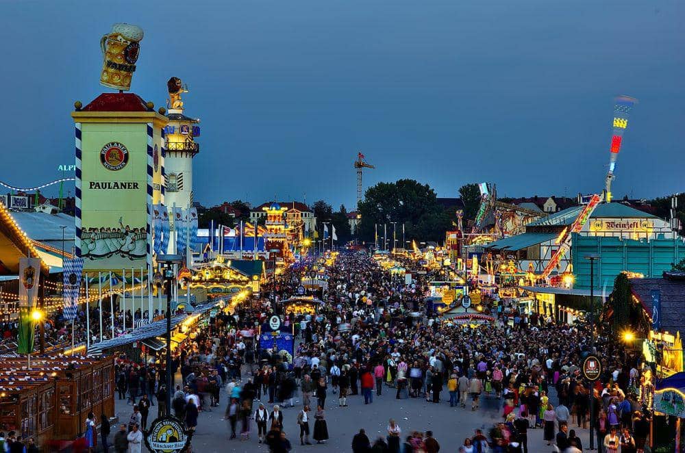 perayaan Oktoberfest di Munich, Jerman (commons.wikimedia.org/Mölchlein)