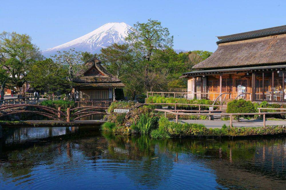 potret Oshino Hakkai (commons.m.wikimedia.org/MaedaAkihiko)