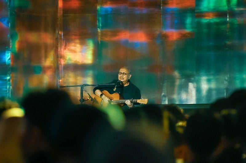 Bernostalgia bareng Ebiet G Ade di Sat Set Stage. (Dok. Boss Creator/Rio Al Hasymi)