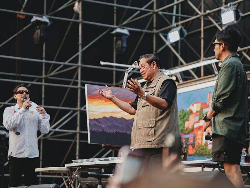 Live Painting bersama Susilo Bambang Yudhoyono dan VINDES di Klab Klub Stage. (Dok. Boss Creator/Rio Al Hasymi)