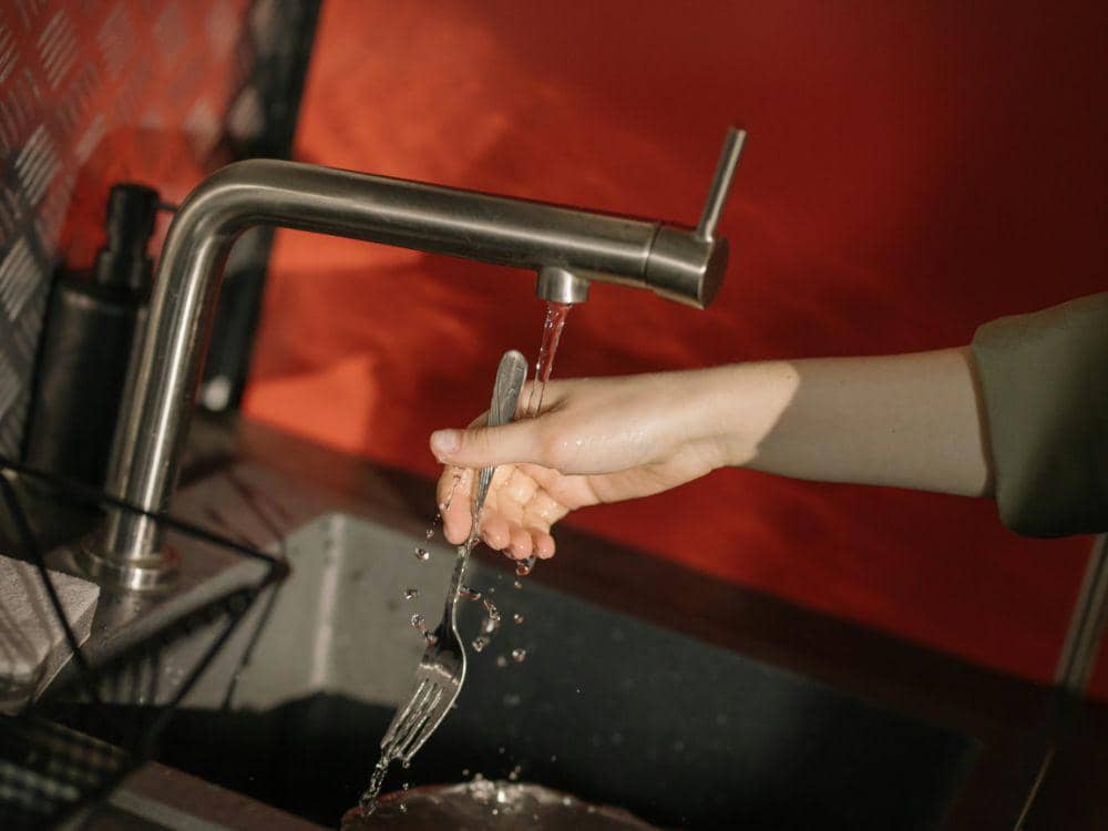 Ilustrasi langsung mencuci setelah dipakai (pexels.com/cottonbro studio)