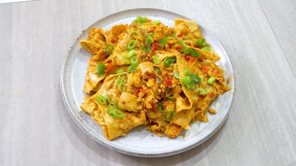 Resep Tumis Pangsit Isi Ayam Pedas yang Sedapnya Bikin Nagih