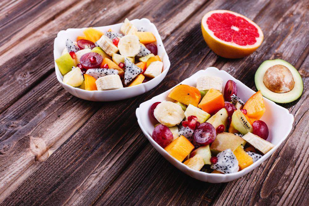 ilustrasi salad buah (freepik.com/freepic.diller)