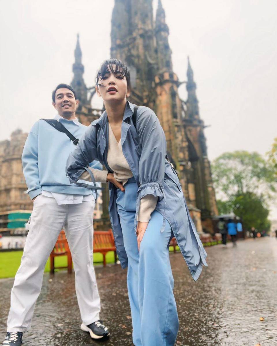 potret Hesti Purwadinata dan Edo Borne liburan ke Edinburgh rayakan anniversary pernikahan (instagram.com/hestipurwadinata)