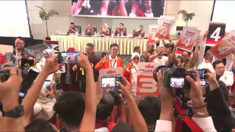 Pengundian nomor urut pasangan calon wali kota dan wakil wali kota Makassar. (Dok. YouTube/KPU Makassar)
