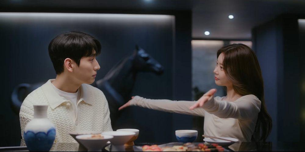9 Cara Lee Mi Jin Mencintai Seo Si Won di Cinderella at 2 AM, Manis!