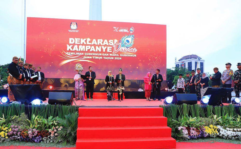 Deklarasi kampanye damai di Tugu Pahlawan. Dok. Pemprov Jatim.