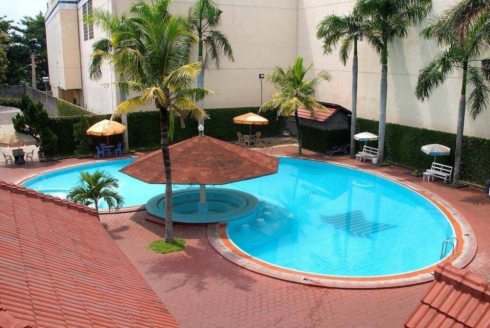 View Hotel Merdeka (https://hotel-merdeka-madiun.hotelmix.id/)