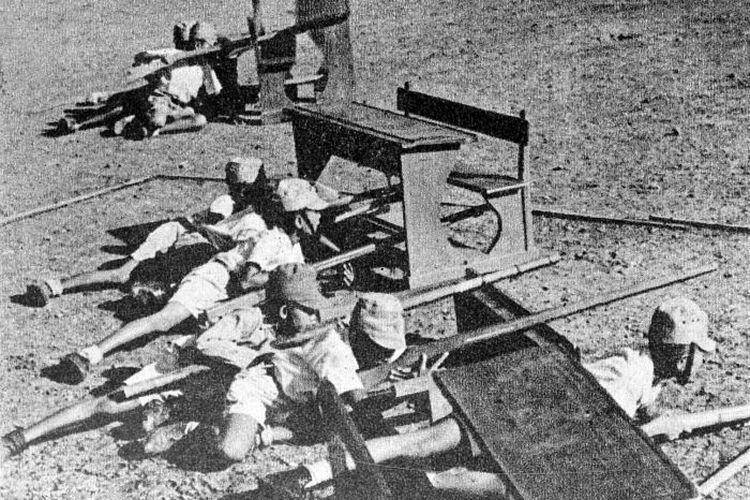Para pemuda Indonesia diberi pelatihan militer untuk membantu Jepang dalam Perang ATR. (Koleksi Tropen Museum)