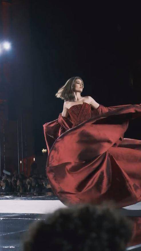 Cinta Laura L'Oreal Paris Fashion Week (Instagram.com/claurakeihl)