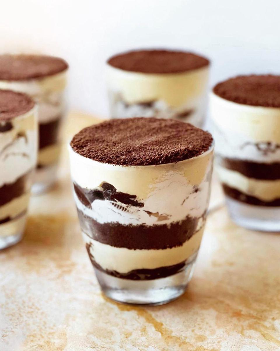 Resep Oreo Tiramisu Cup dengan 2 Telur, Manis dan Creamy Banget!