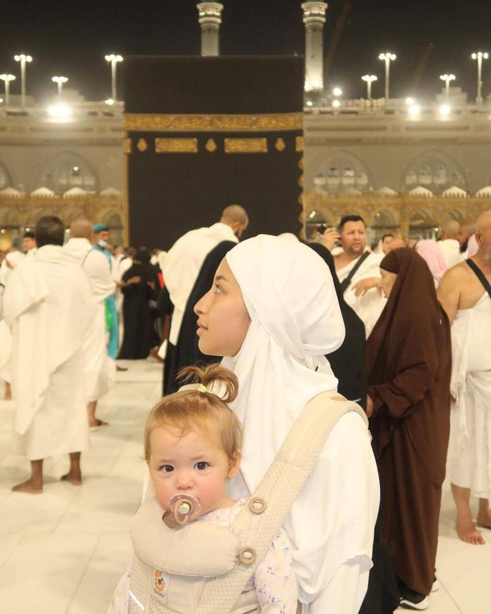 potret Jennifer Coppen dan Kamari umrah (instagram.com/jennifercoppenreal20)