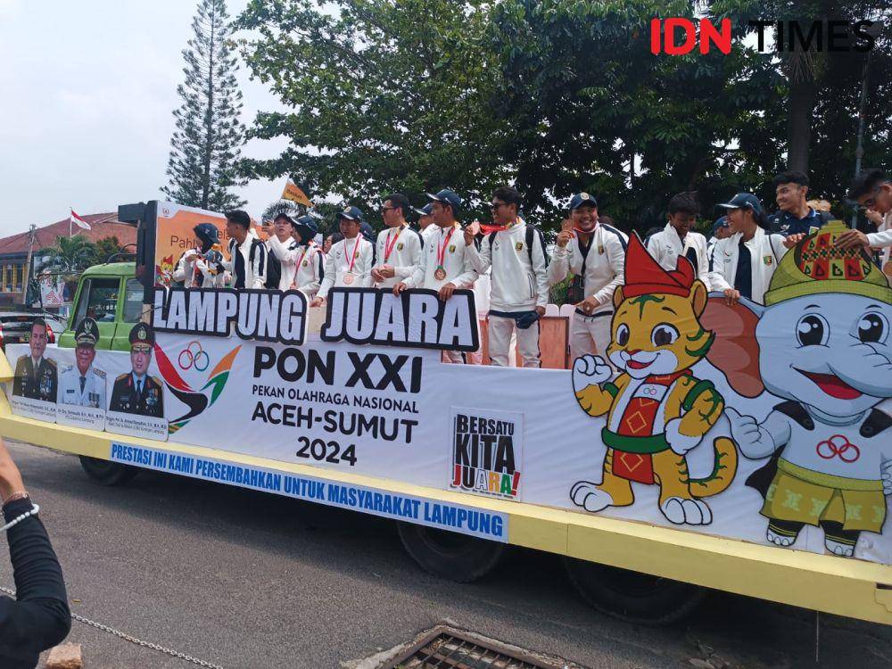 Kirab pawai atlet kontingen Lampung PON XXI Aceh-Sumut 2024. (IDN Times/Tama Yudha Wiguna).