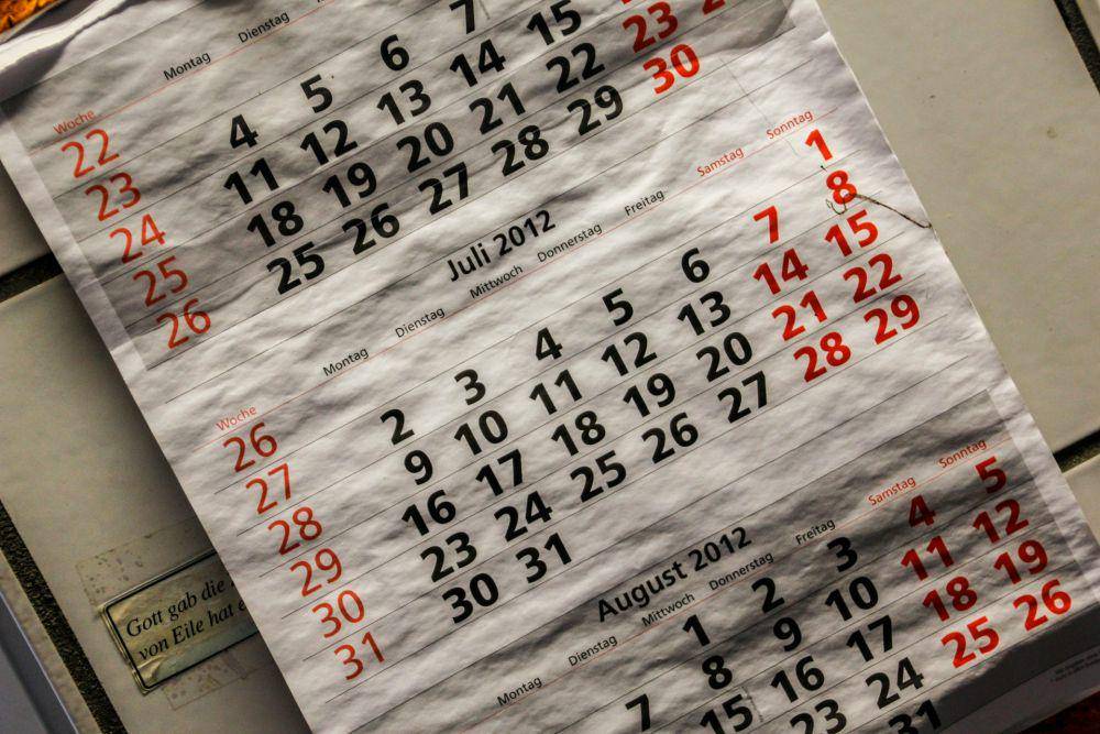 ilustrasi kalender pertengahan tahun (unsplash.com/ilustrasi kalender pertengahan tahun)