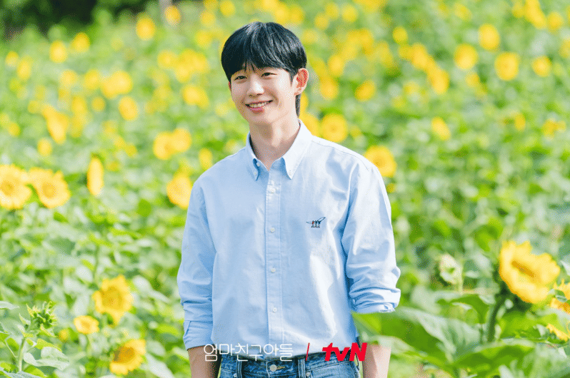 Jung Hae In di drama Love Next Door