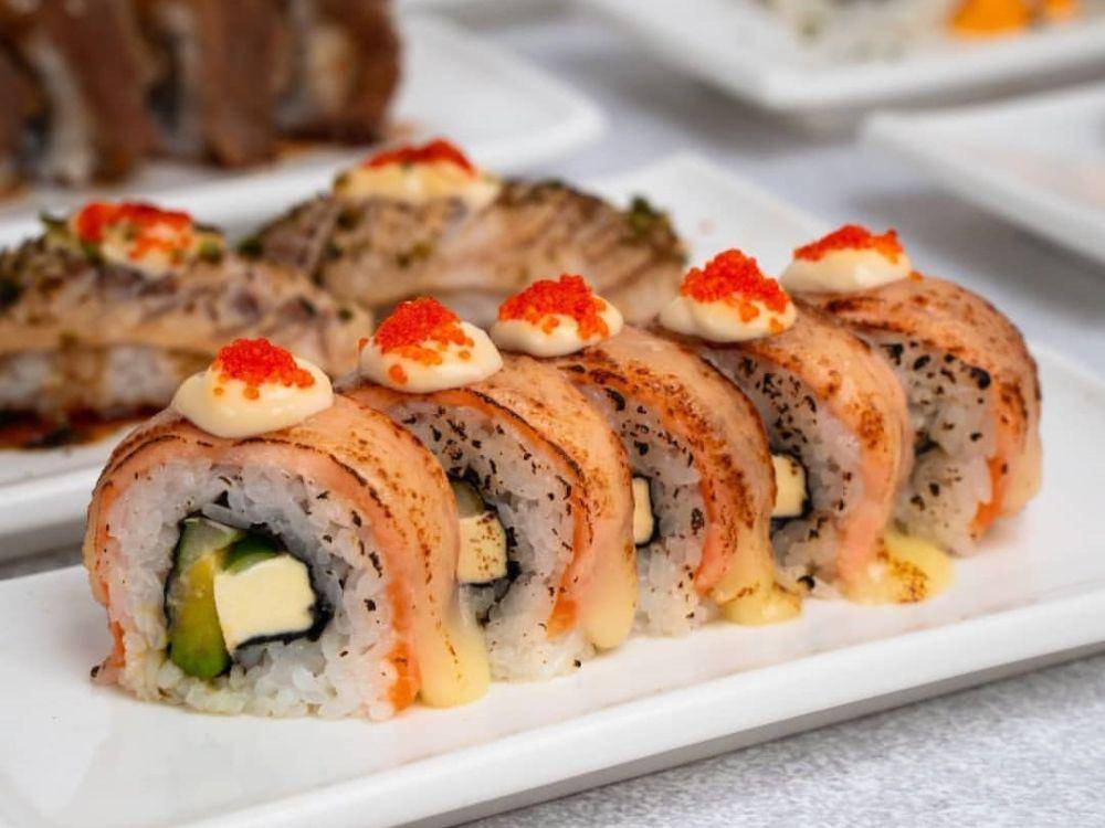 ilustrasi salmon double cheese roll (instagram.com/umakusushi)