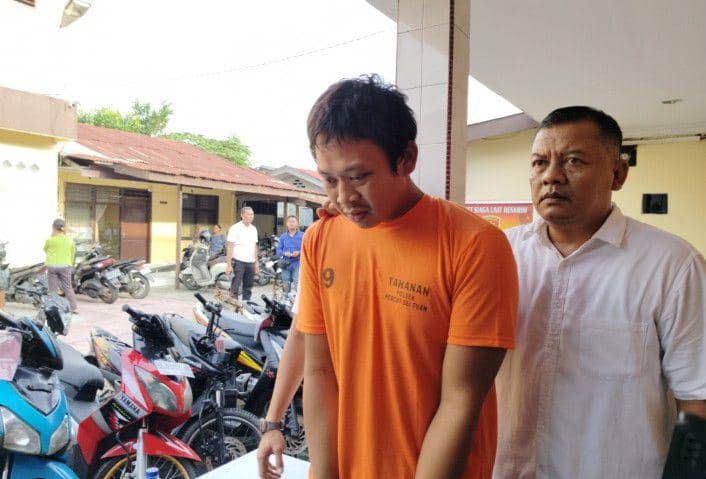 DS menyumpal korban dengan pasir, membekap mulutnya, dan mengikat tangannya menggunakan tali sepatu (IDN Times/Eko Agus Herianto)