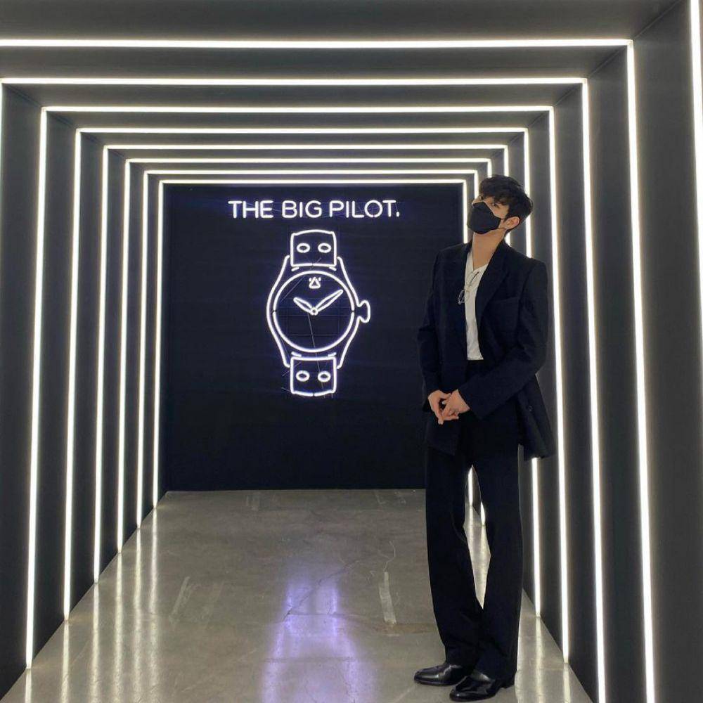 outfit romantis fine dining ala Kim Young Dae (instagram.com/youngdae0302)