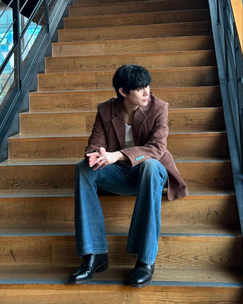 outfit romantis fine dining ala Kim Young Dae (instagram.com/youngdae0302)