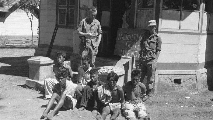 Salah satu bentuk kekerasan Belanda terhadap rakyat Indonesia. (Reuters/National Archives)