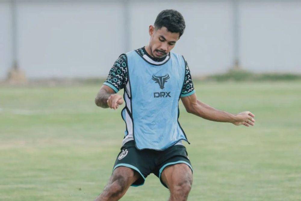 Bek PSM Makassar, Syahrul Lasinari, dalam sesi latihan di Stadion Kalegowa Pallangga pada 8 September 2024. (Instagram.com/psm_makassar)