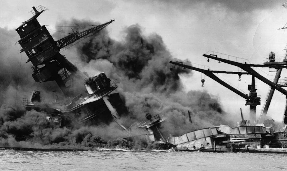 Serangan Jepang di Pearl Harbour, 7 Desember 1941. (britannica.com)
