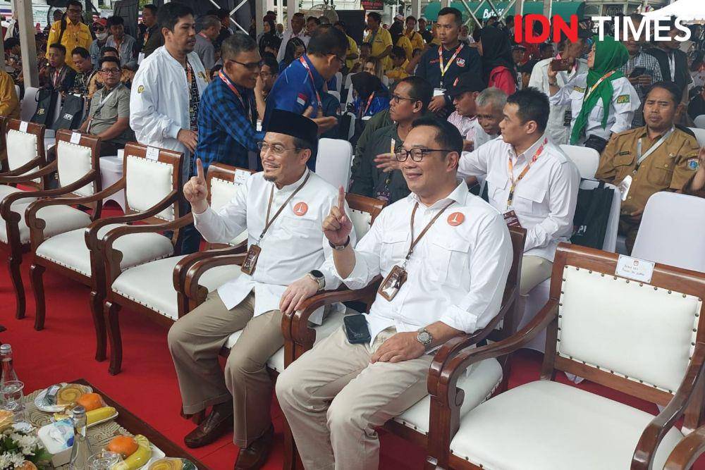Paslon nomor urut satu, Ridwan Kamil-Suswono ketika tiba di Kota Tua untuk deklarasi damai bersama KPU. (IDN Times/Santi Dewi)