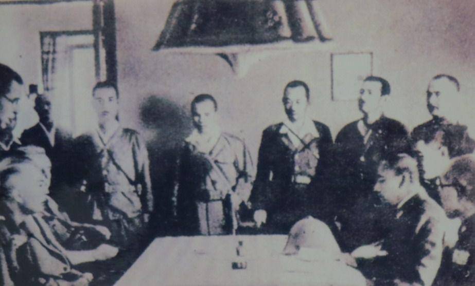 Potret Belanda yang menyerah kepada Jepang. (museum.kemdikbud.go.id)
