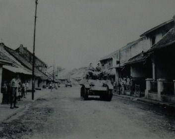 Potret pasukan Sekutu yang memasuki Jakarta pada Desember 1945. (museum.kemdikbud.go.id)