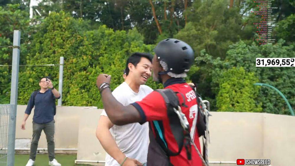 potret Speed ketemu Simu Liu di Singapura (youtube.com/ishowspeed)