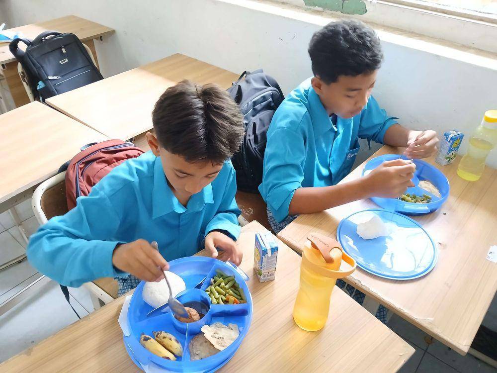 Uji coba makan siang gratis di Kota Cirebon, Jawa Barat