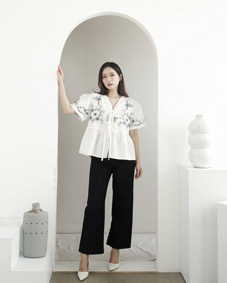 Oreca Top (instagram.com/nuboutique)