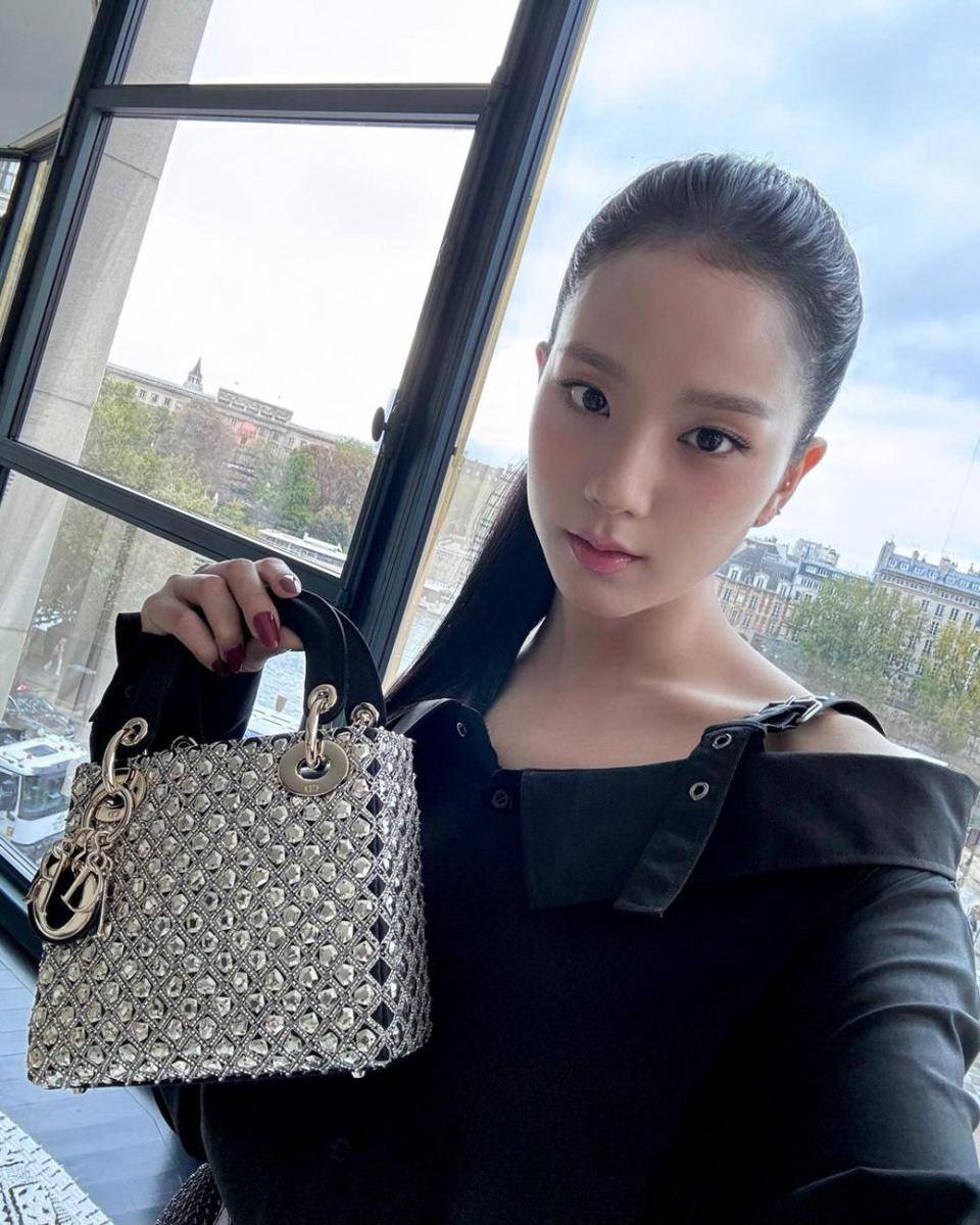 potret Jisoo BLACKPINK (instagram.com/sooyaaa__)
