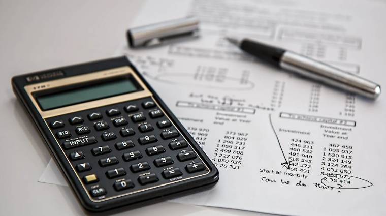 ilustrasi mengerjakan soal matematika (pexels.com/pixabay)