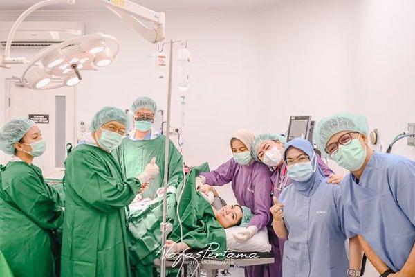 7 Potret Istri Eza Yayang Melahirkan Anak Kedua, Penantian 9 Tahun!
