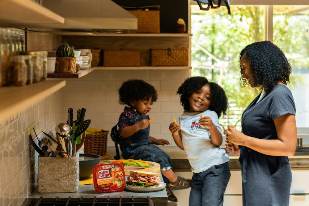 ilustrasi ibu dan anak (unsplash.com/Hillshire Farm)