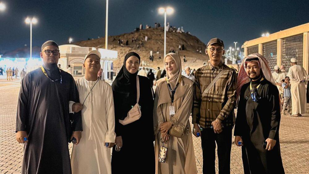 8 Potret Nina Zatulini Tur Madinah dari Masjid Quba hingga Jabal Uhud