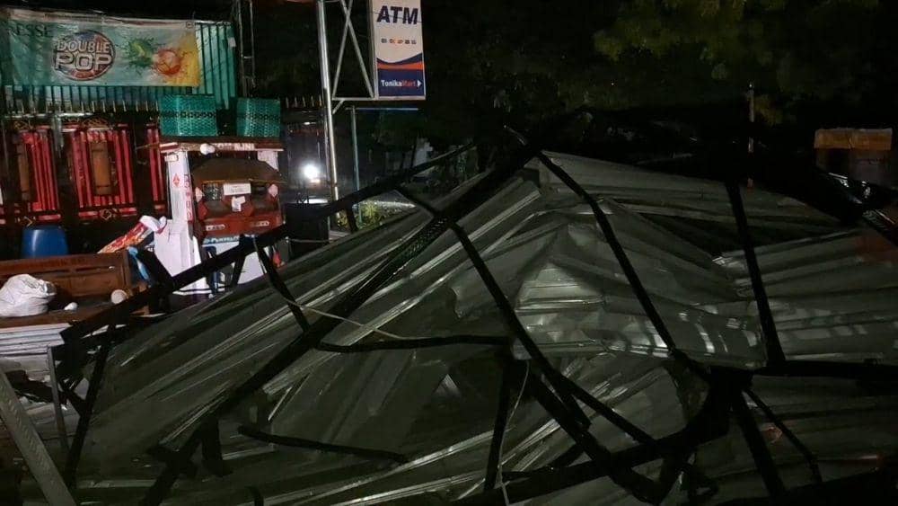 Hujan Bercampur Angin Kencang Terjang Magetan, 2 Swalayan Rusak