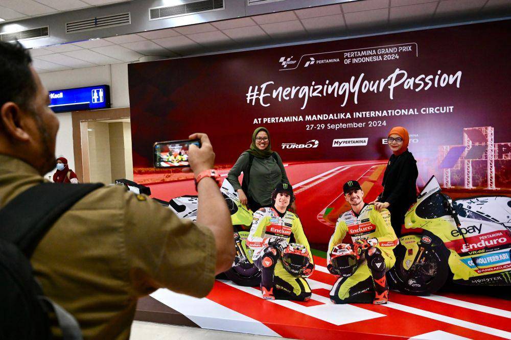 Euforia balap Pertamina Mandalika International Circuit kian terasa di Bandara Lombok Praya (dok. Pertamina)