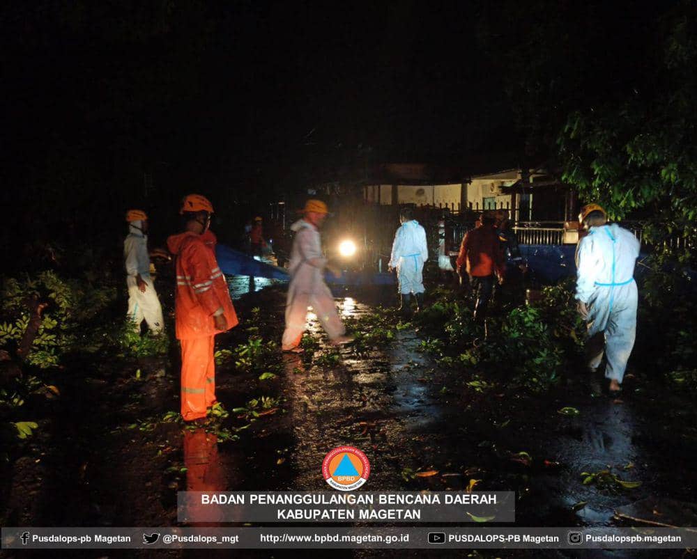 BPBD Magetan tengah menangani dampak bencana cuaca ekstrim, angin kencang disertai hujan lebat. IDN Times/ BPBD Magetan.