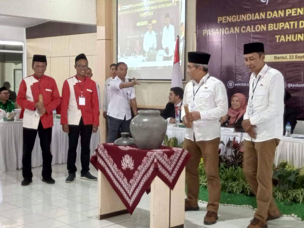 Calon bupati dan wakil bupati Bantul, Abdul Halim Muslih dan Aris Suharyanta.(IDN Times/Daruwaskita)